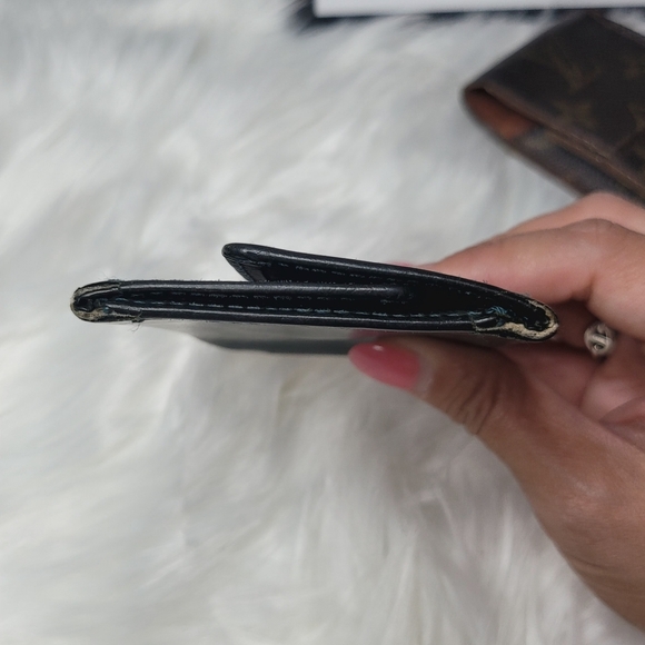 Louis Vuitton Taiga Leather 6 Key Holder - Picture 9 of 10